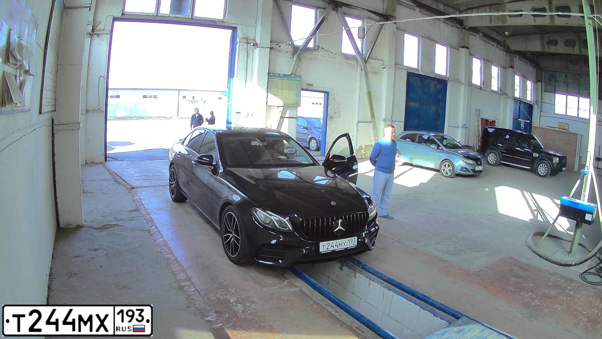 Фото автомобиля MERCEDES E-KLASSE, 2018 — госномер Т244МХ193. Цвет: ЧЕРНЫЙ