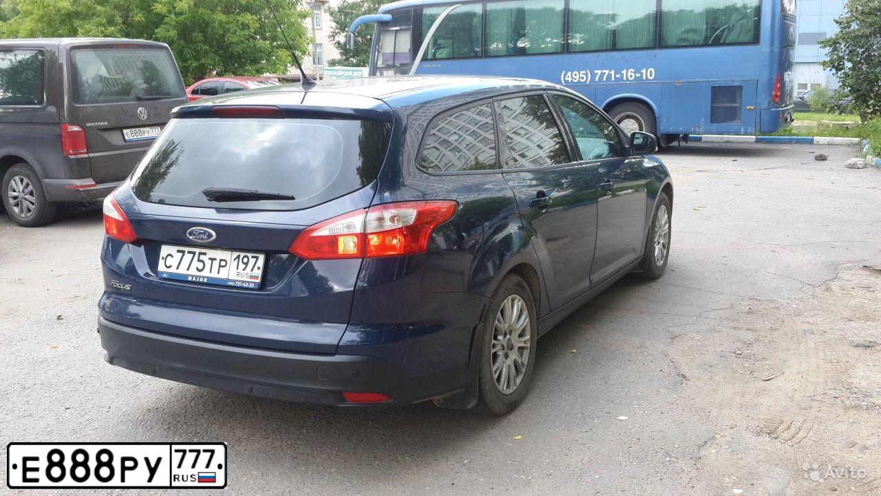 Фото автомобиля VOLKSWAGEN MULTIVAN, 2016 — госномер О864СЕ790. Цвет: Коричневый