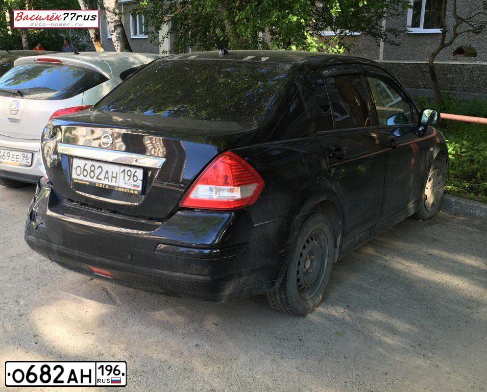 Фото автомобиля NISSAN TIIDA, 2010 — госномер О682АН196. Цвет: ЧЕРНЫЙ