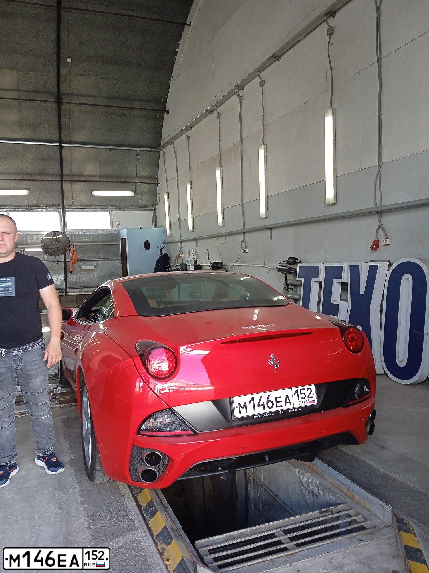 Фото автомобиля FERRARI CALIFORNIA, 2009 — госномер М146ЕА152. Цвет: Красный