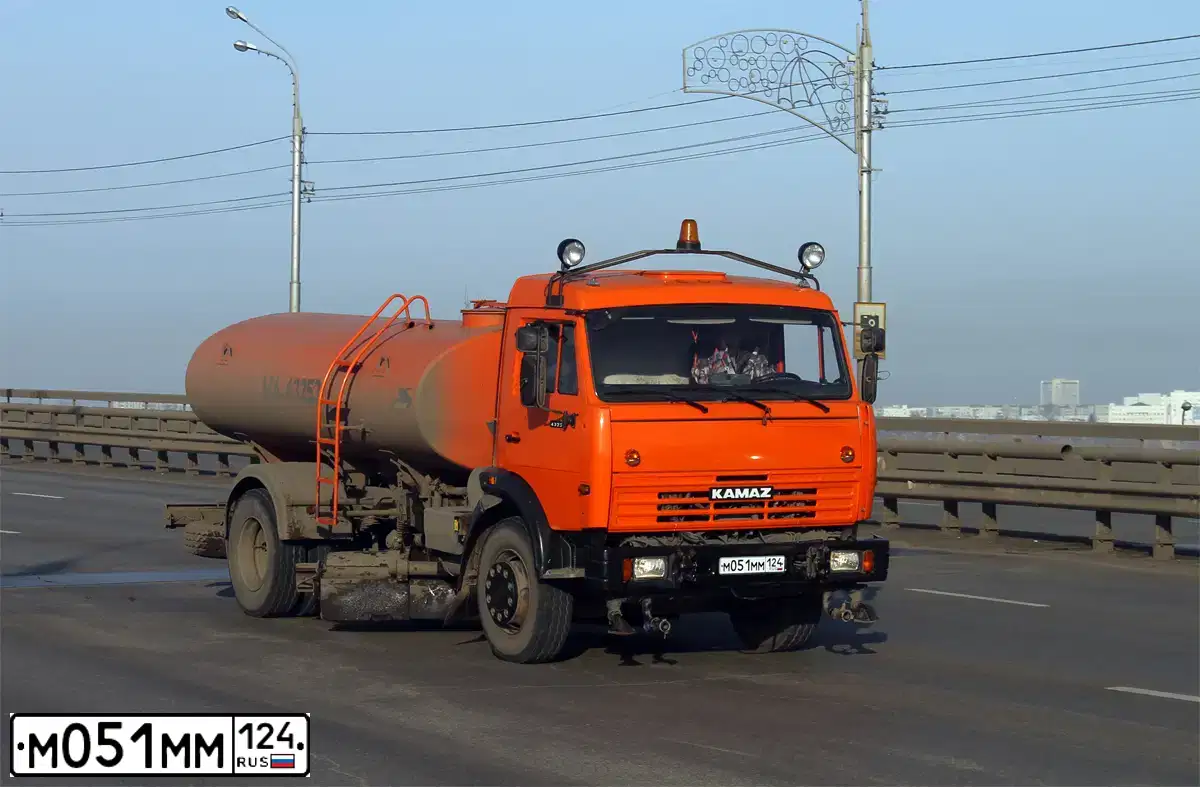 Фото автомобиля KAMAZ 43253 /4X2/, 2013 — госномер М051ММ124. Цвет: Оранжевый