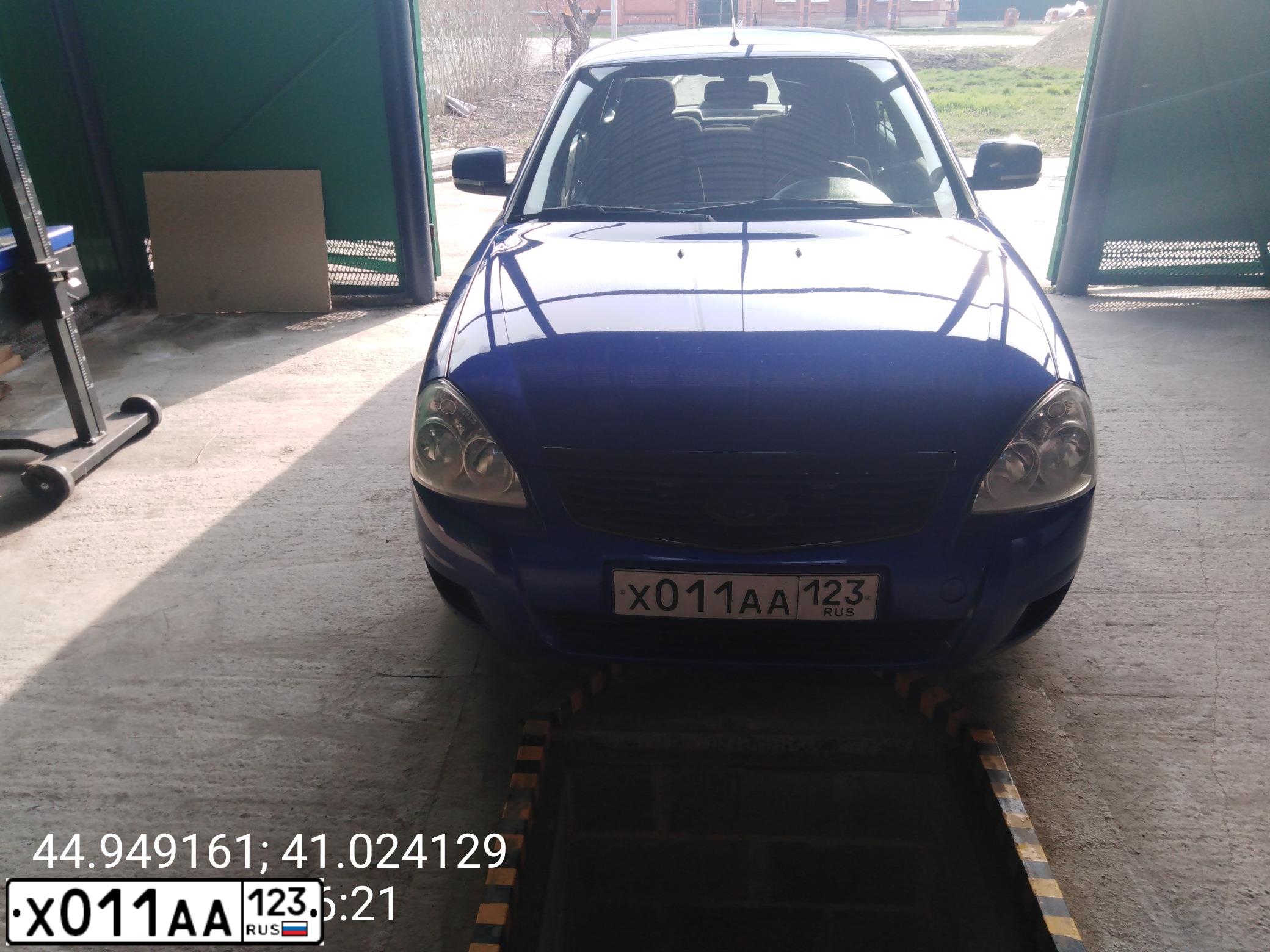 Фото автомобиля LADA 2170 PRIORA, 2011 — госномер Х011АА123. Цвет: синий
