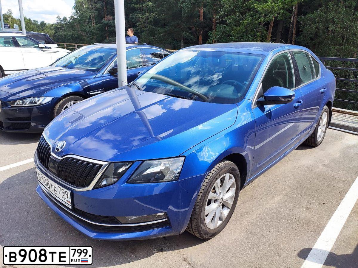 Фото автомобиля SKODA OCTAVIA, 2019 — госномер Е394КТ790. Цвет: ЯРКО-СИНИЙ