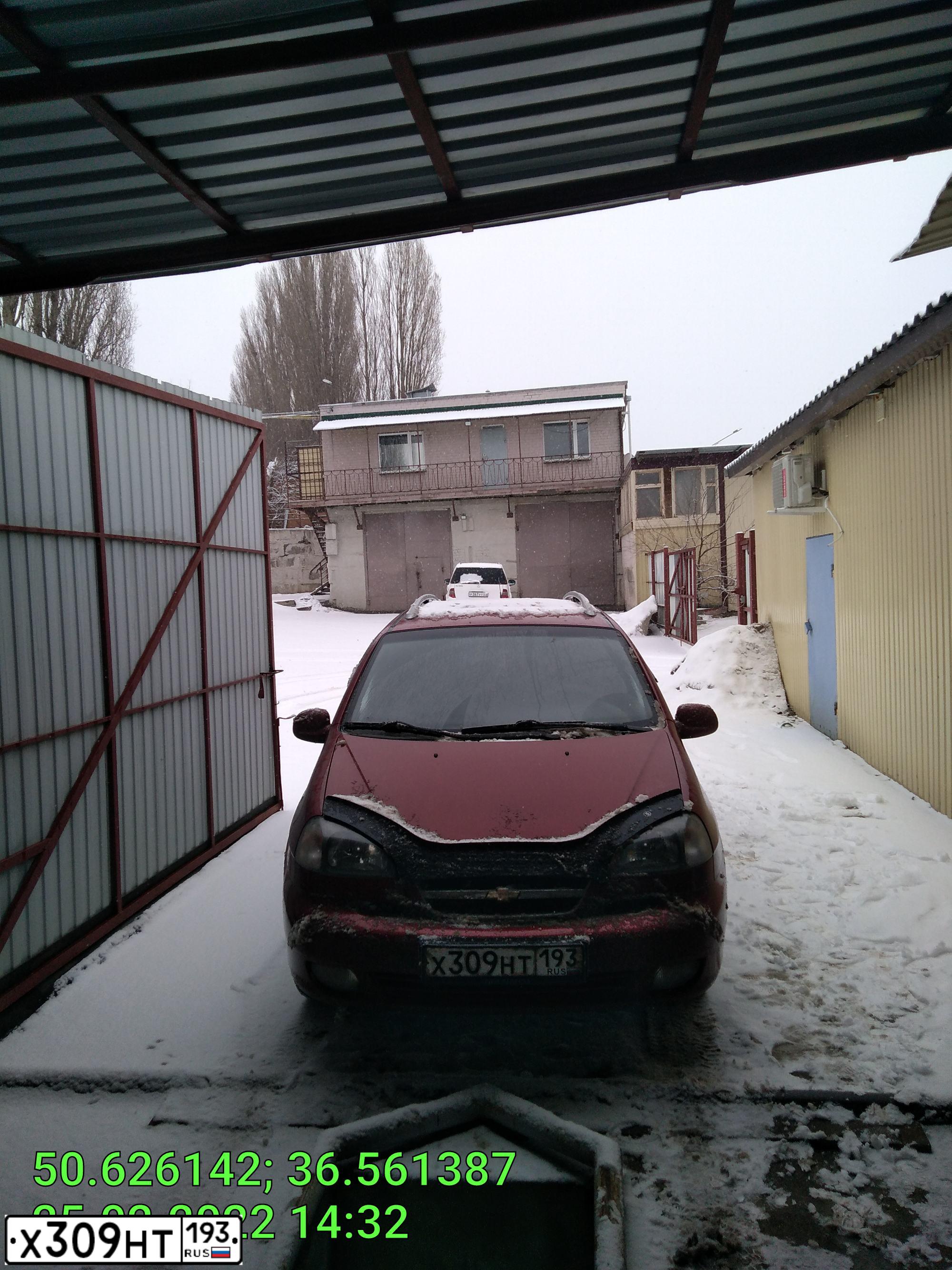 Фото автомобиля CHEVROLET REZZO, 2008 — госномер Х751АА31. Цвет: Красный