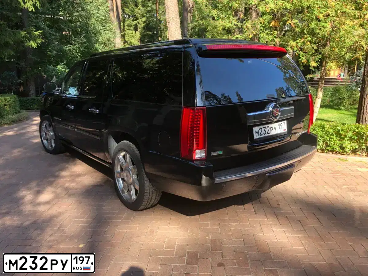 Фото автомобиля CADILLAC ESCALADE, 2011 — госномер М810ТН198