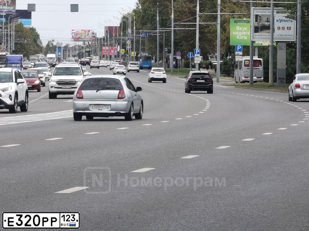 Фото автомобиля DODGE CALIBER, 2010 — госномер С131КР797. Цвет: СЕРЕБРИСТЫЙ