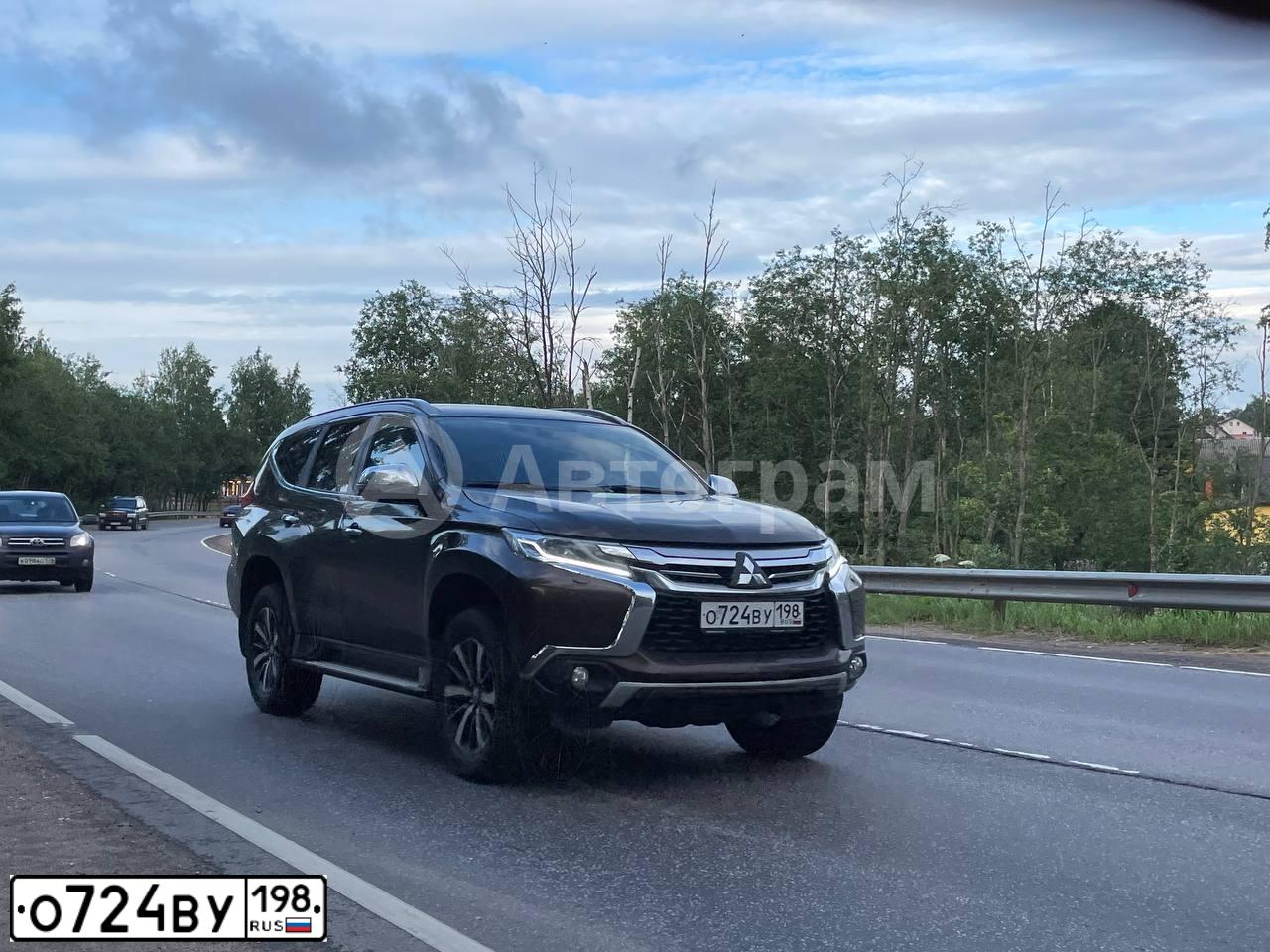 Фото автомобиля MITSUBISHI PAJERO SPORT, 2020 — госномер О724ВУ198. Цвет: Коричневый