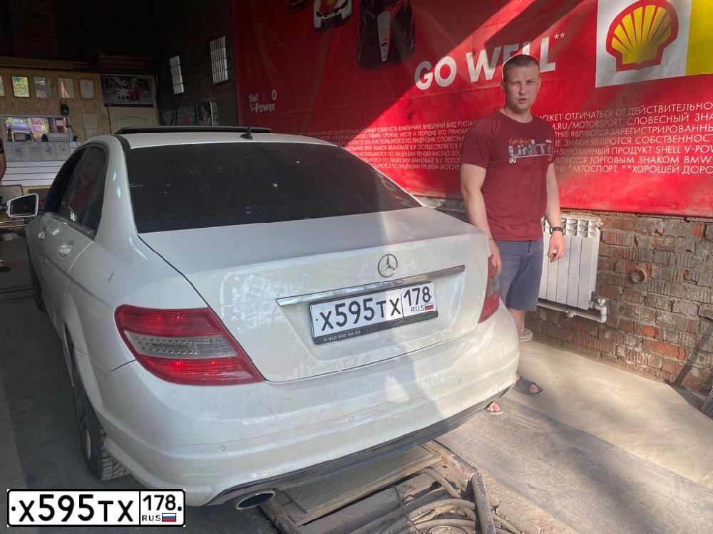 Фото автомобиля MERCEDES C-KLASSE, 2010 — госномер М323ЕА35. Цвет: Белый