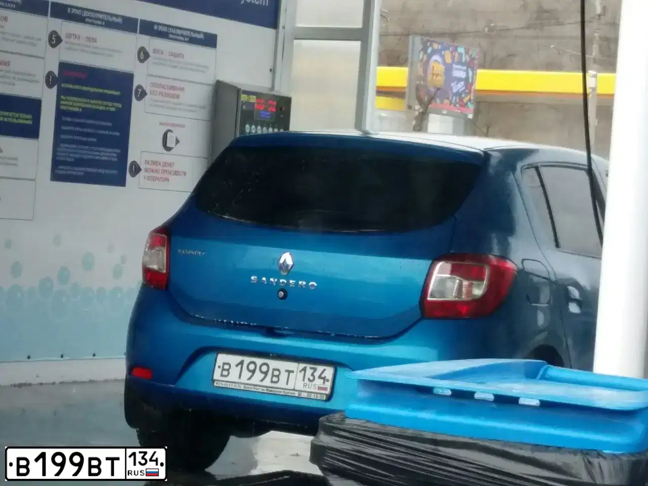 Фото автомобиля RENAULT SANDERO, 2014 — госномер В199ВТ134. Цвет: СВЕТЛО СИНИЙ