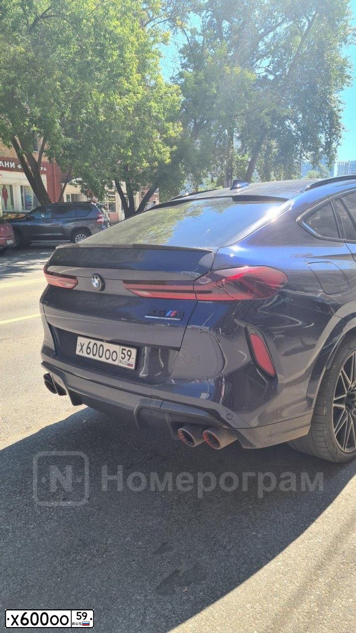 Фото автомобиля BMW X6M, 2020 — госномер Х600ОО59. Цвет: синий