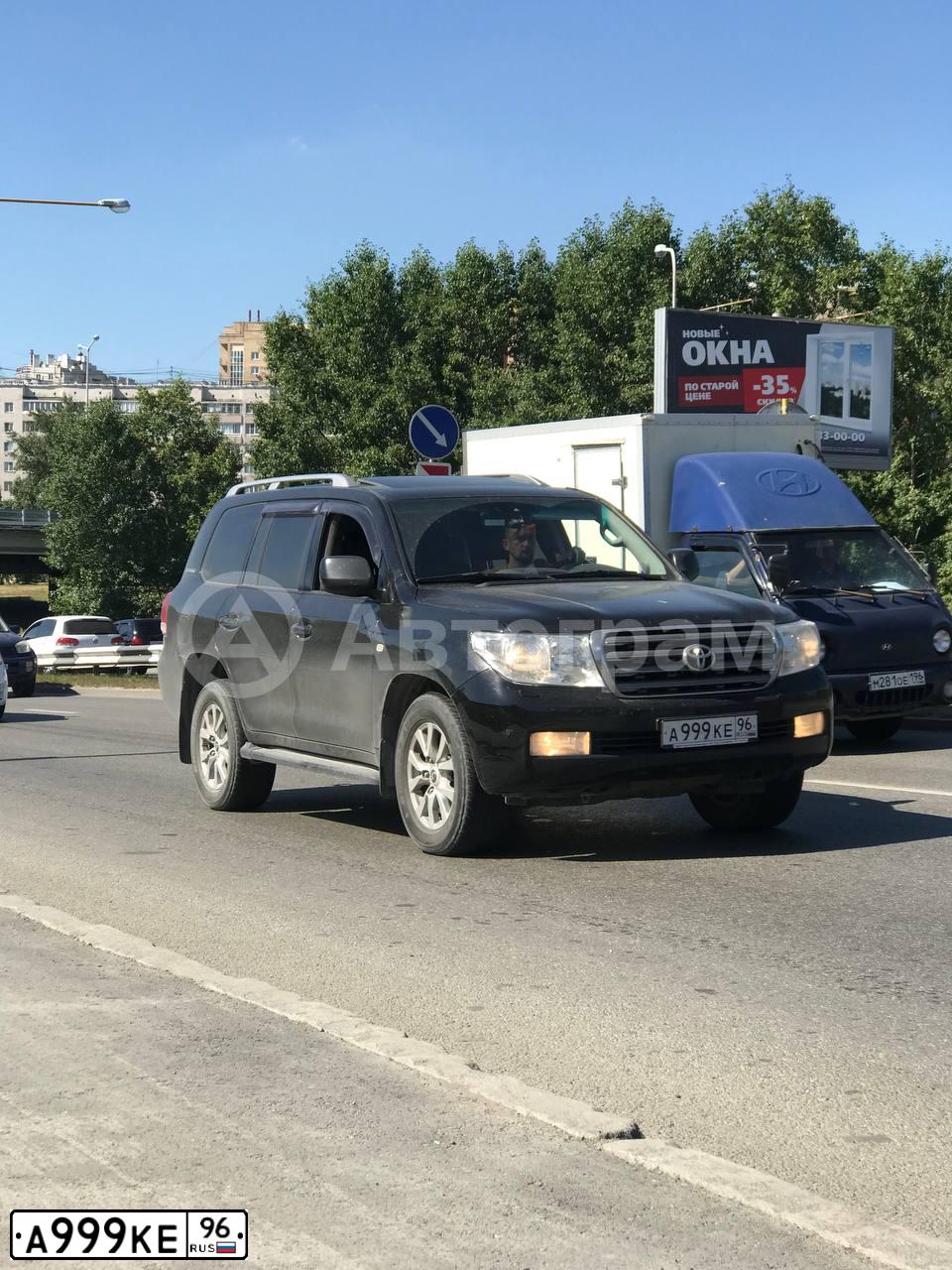 Фото автомобиля TOYOTA LANDCRUISER 200, 2011 — госномер Х005АМ78. Цвет: ЧЕРНЫЙ