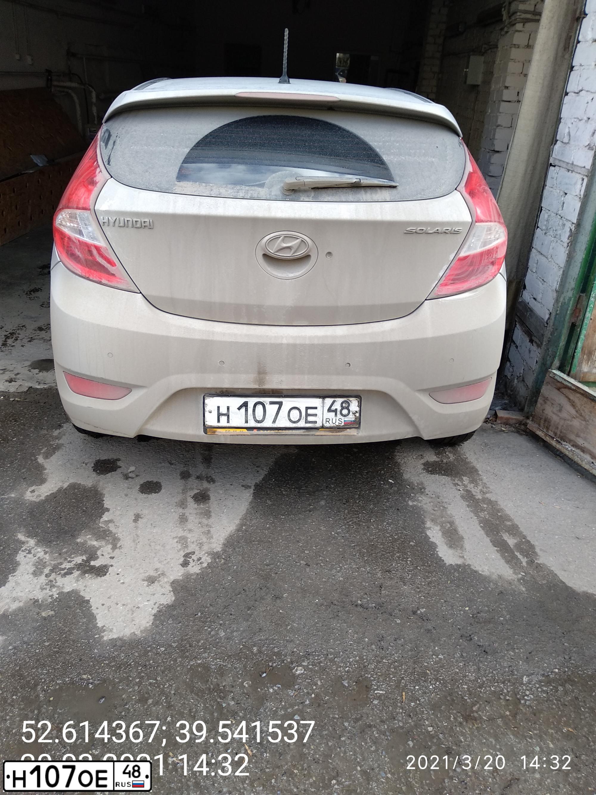 Фото автомобиля HYUNDAI SOLARIS, 2011 — госномер Н107ОЕ48. Цвет: серебристый