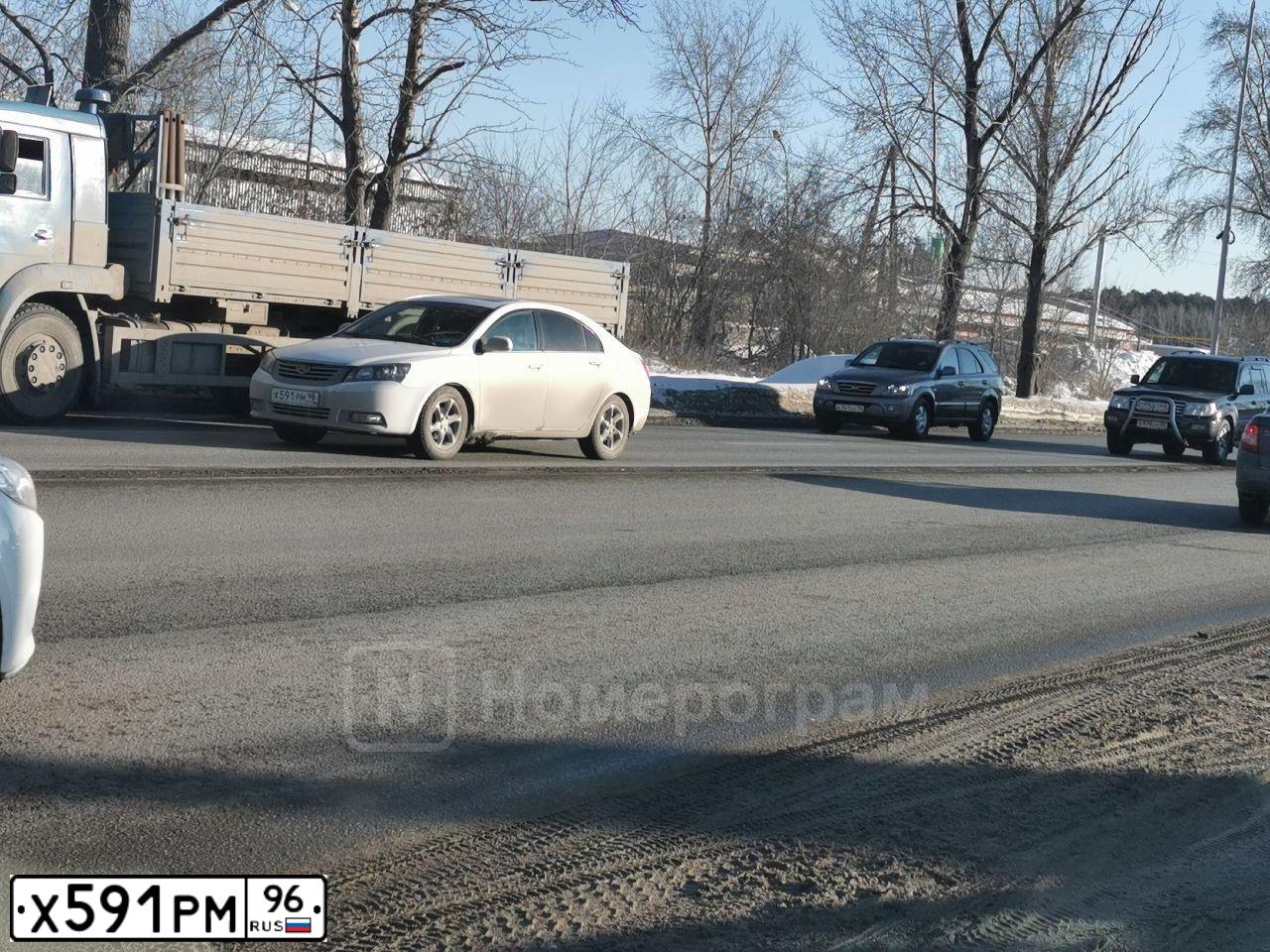 Фото автомобиля BMW SERIE 1, 2012 — госномер Т504СУ196. Цвет: ЧЕРНЫЙ
