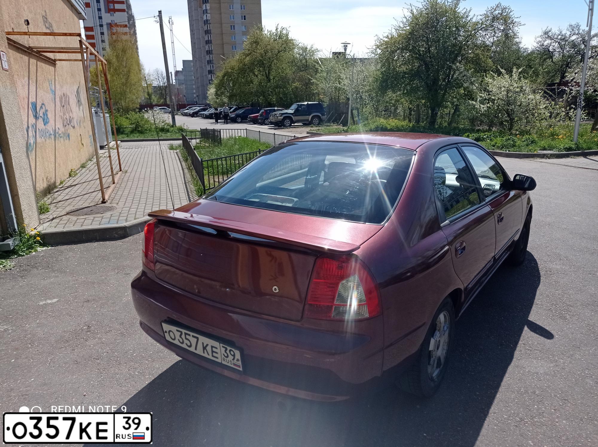 Фото автомобиля OPEL VECTRA, 1992 — госномер О357КВ39. Цвет: Бордовый-черный