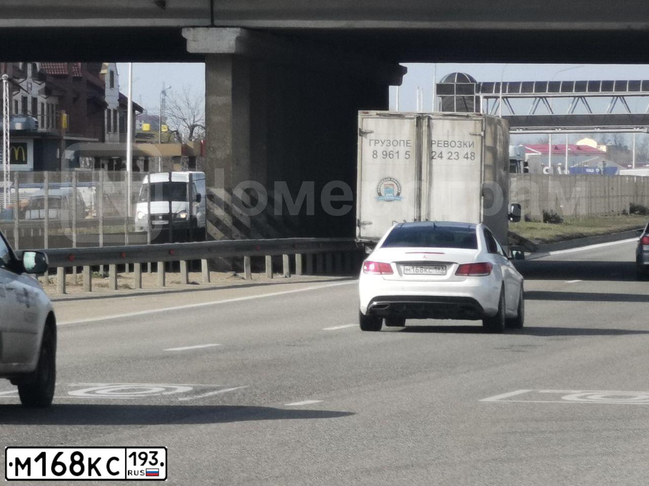 Фото автомобиля MERCEDES E-KLASSE, 2014 — госномер В070МУ09. Цвет: Белый