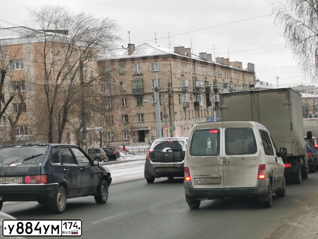 Фото автомобиля VOLKSWAGEN GOLF, 2010 — госномер У884УМ174. Цвет: Белый