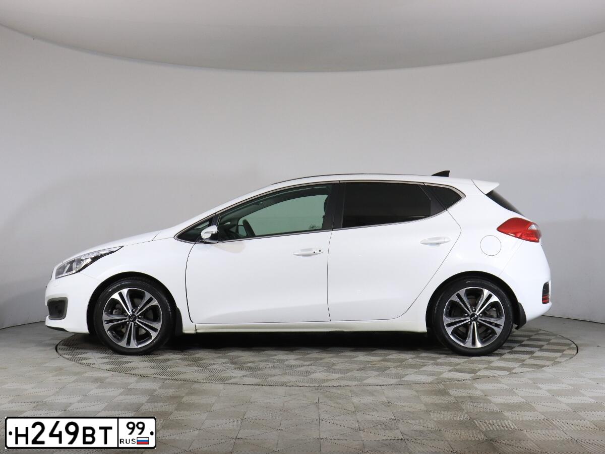 Фото автомобиля KIA CEE'D, 2017 — госномер Н249ВТ799. Цвет: Белый