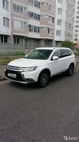 Фото автомобиля MITSUBISHI OUTLANDER, 2015 — госномер Н473УВ702. Цвет: Белый