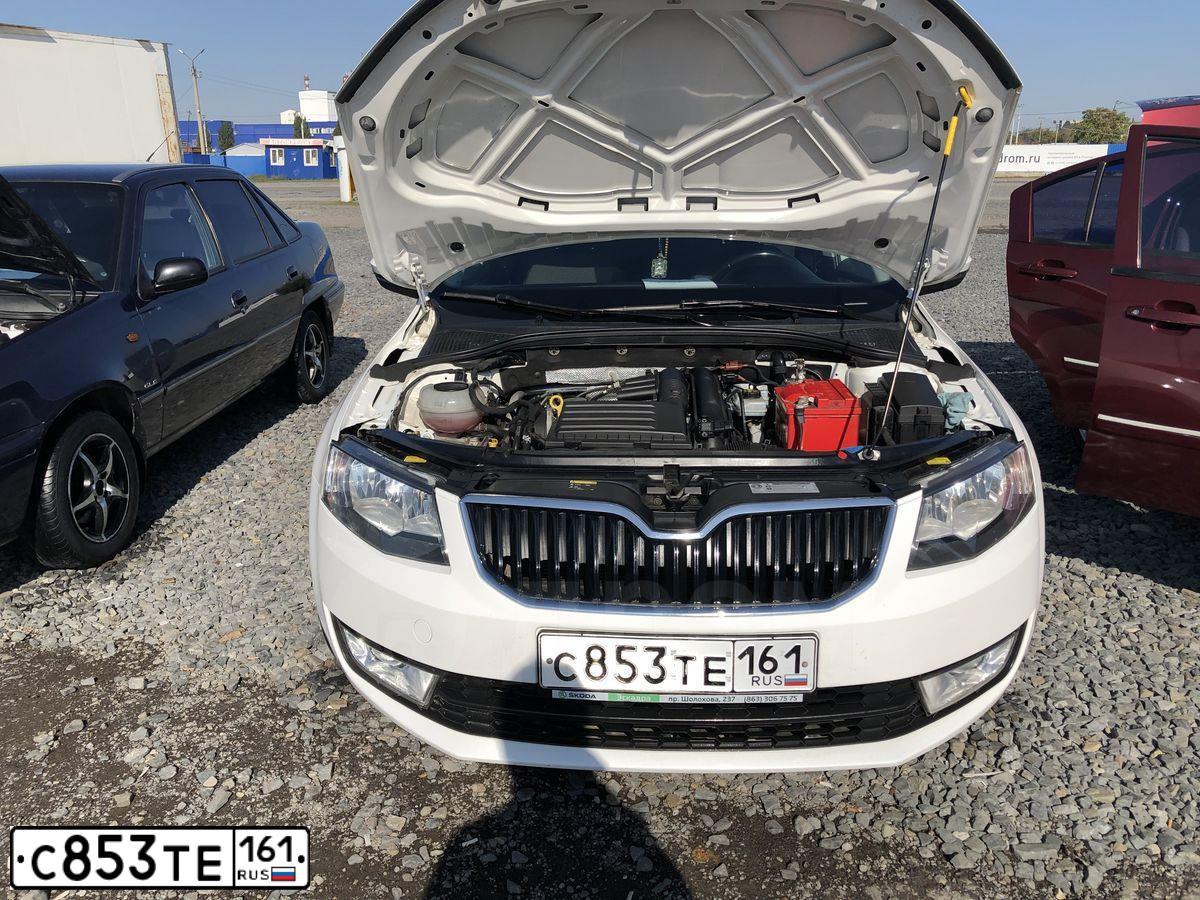 Фото автомобиля SKODA OCTAVIA, 2013 — госномер С853ТЕ161. Цвет: Белый