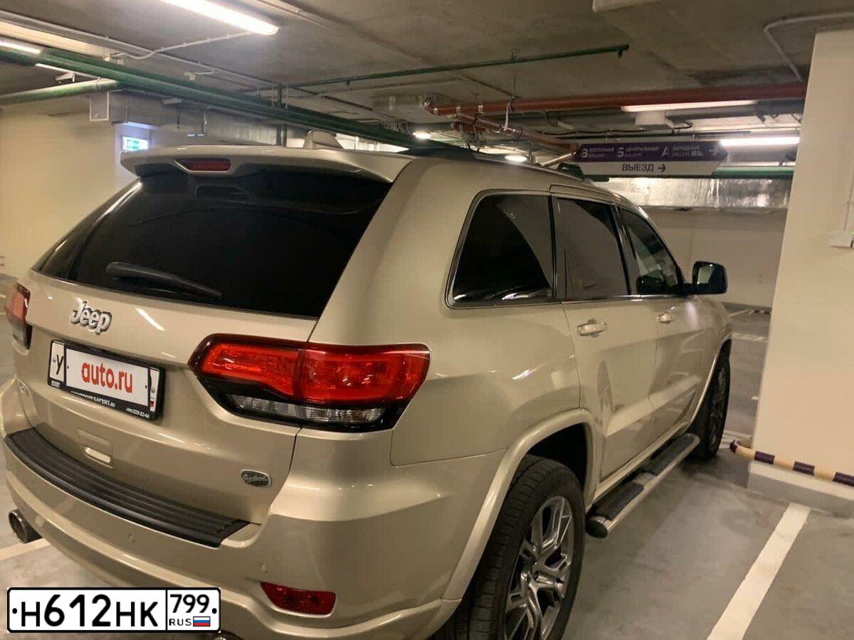 Фото автомобиля JEEP GRAND CHEROKEE, 2014 — госномер В095КМ761. Цвет: БЕЖЕВЫЙ