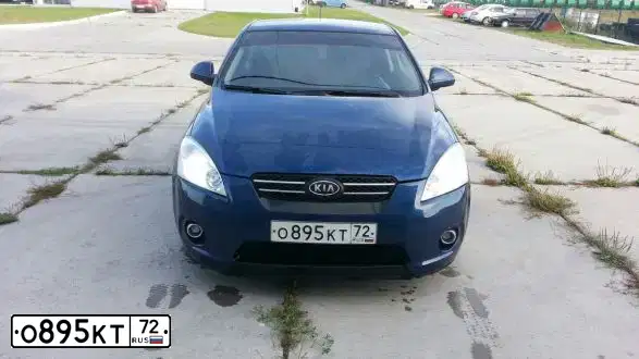 Фото автомобиля KIA CEE'D, 2008 — госномер О895КТ72. Цвет: СИНИЙ