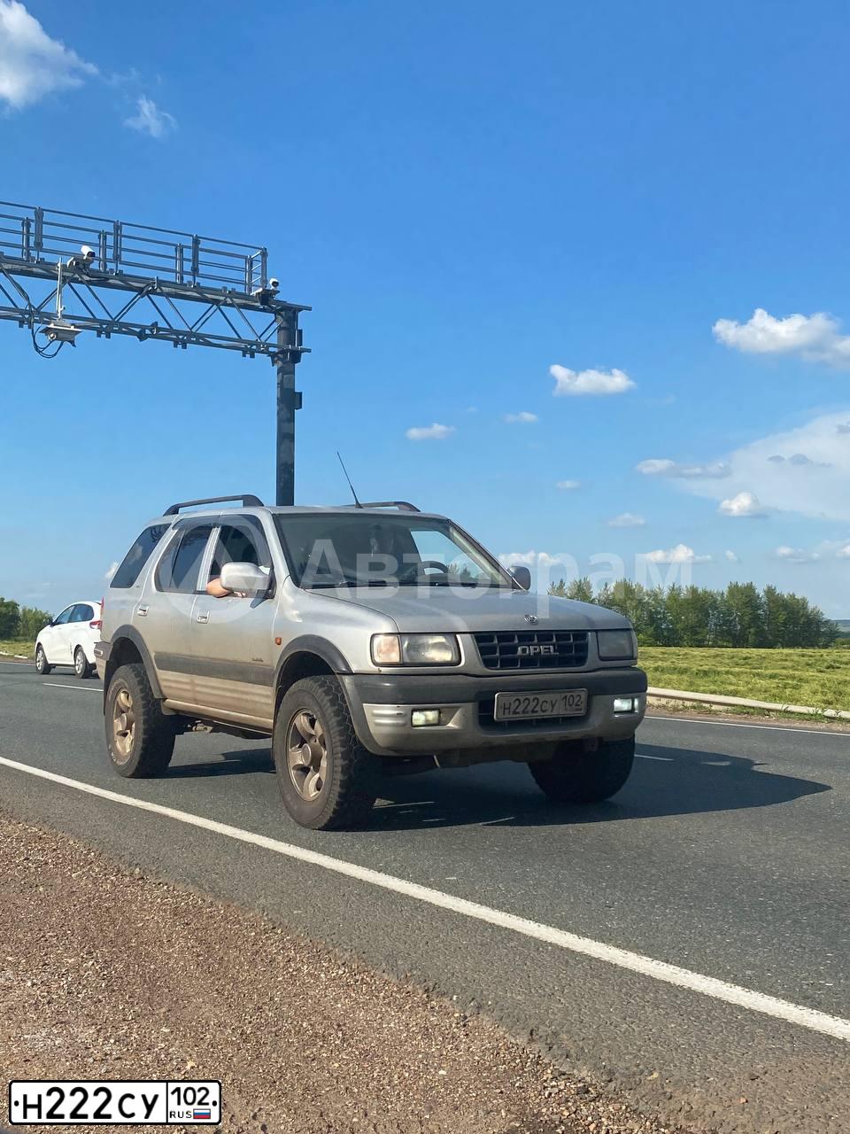 Фото автомобиля KAMAZ 55111 /6X4/, 1990 — госномер Н222СУ102. Цвет: Белый