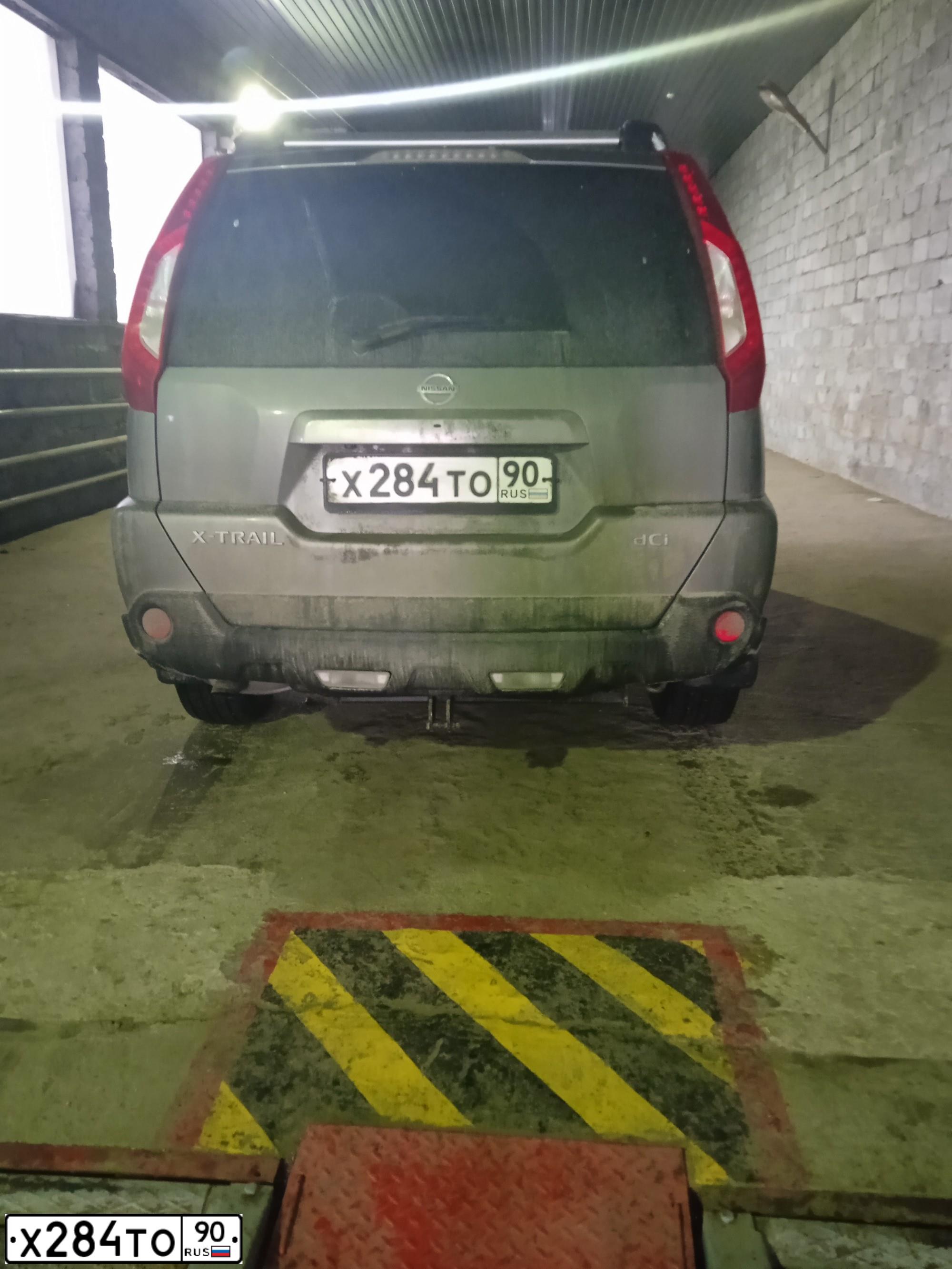 Фото автомобиля PONTIAC VIBE, 2003 — госномер Р282ММ150. Цвет: ВИШНЕВЫЙ
