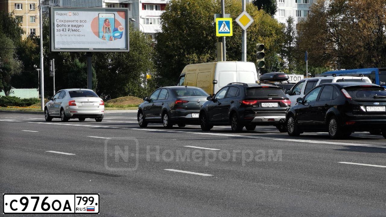 Фото автомобиля KIA SPORTAGE, 2011 — госномер М555НМ197. Цвет: Коричневый