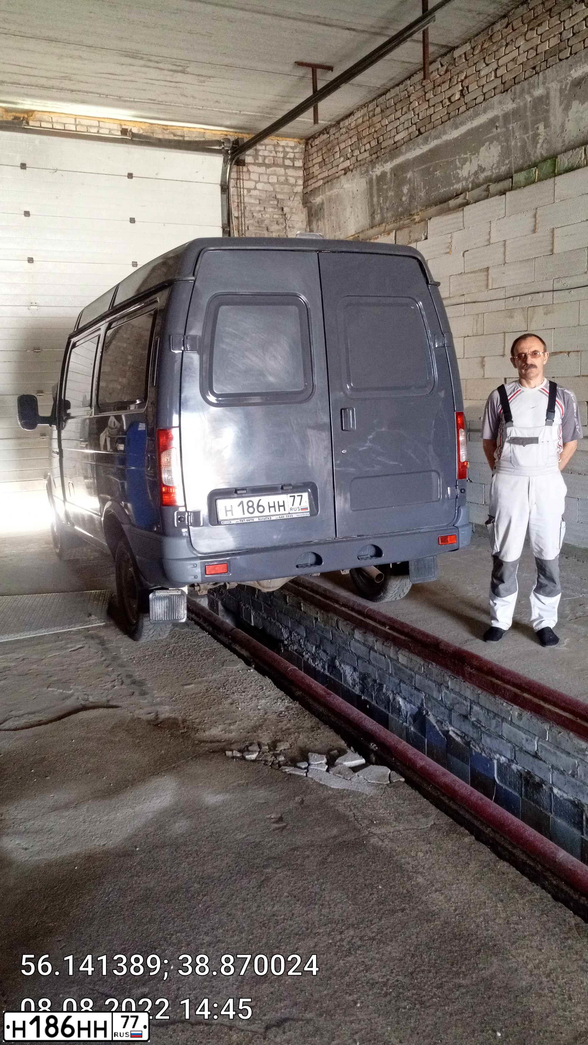 Фото автомобиля GAZ 2752 SOBOL, 2013 — госномер Н186НН77. Цвет: Серый