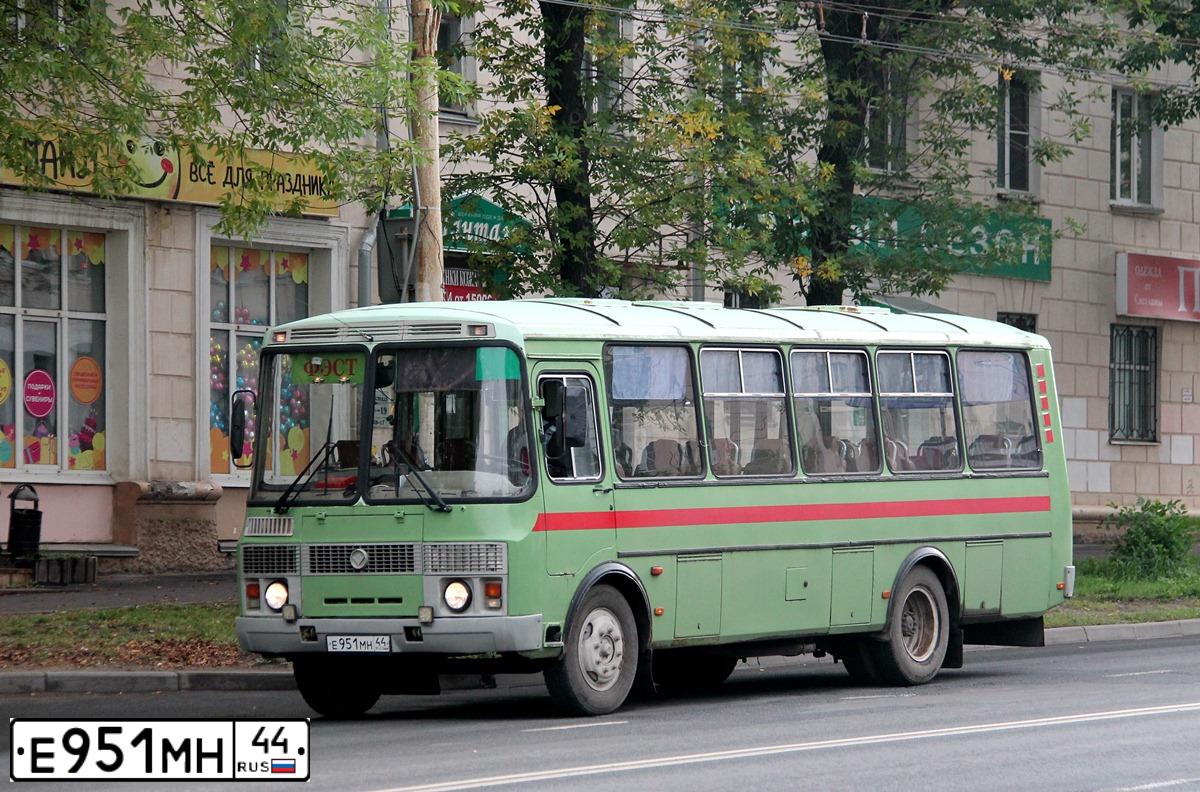 Фото автомобиля PAZ 4234, 2007 — госномер Е951МН44. Цвет: СВЕТЛО-ЗЕЛЕНЫЙ