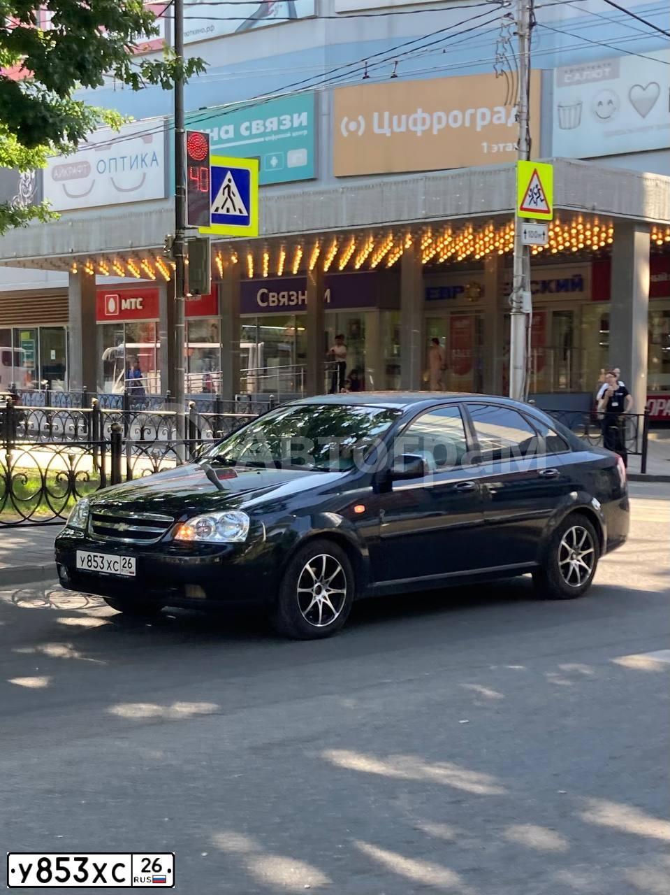 Фото автомобиля CHEVROLET LACETTI, 2012 — госномер У853ХС26. Цвет: ЧЕРНЫЙ
