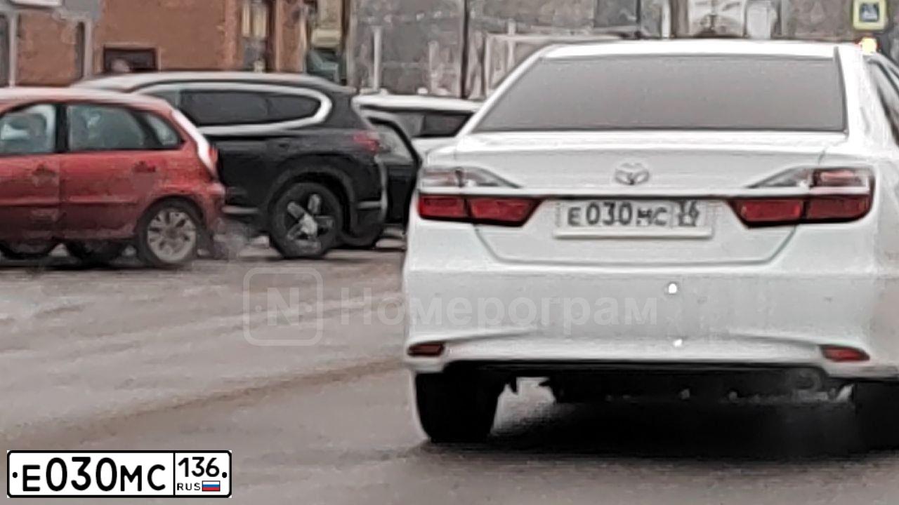 Фото автомобиля BMW SERIE 3, 2016 — госномер Е030МС136. Цвет: синий