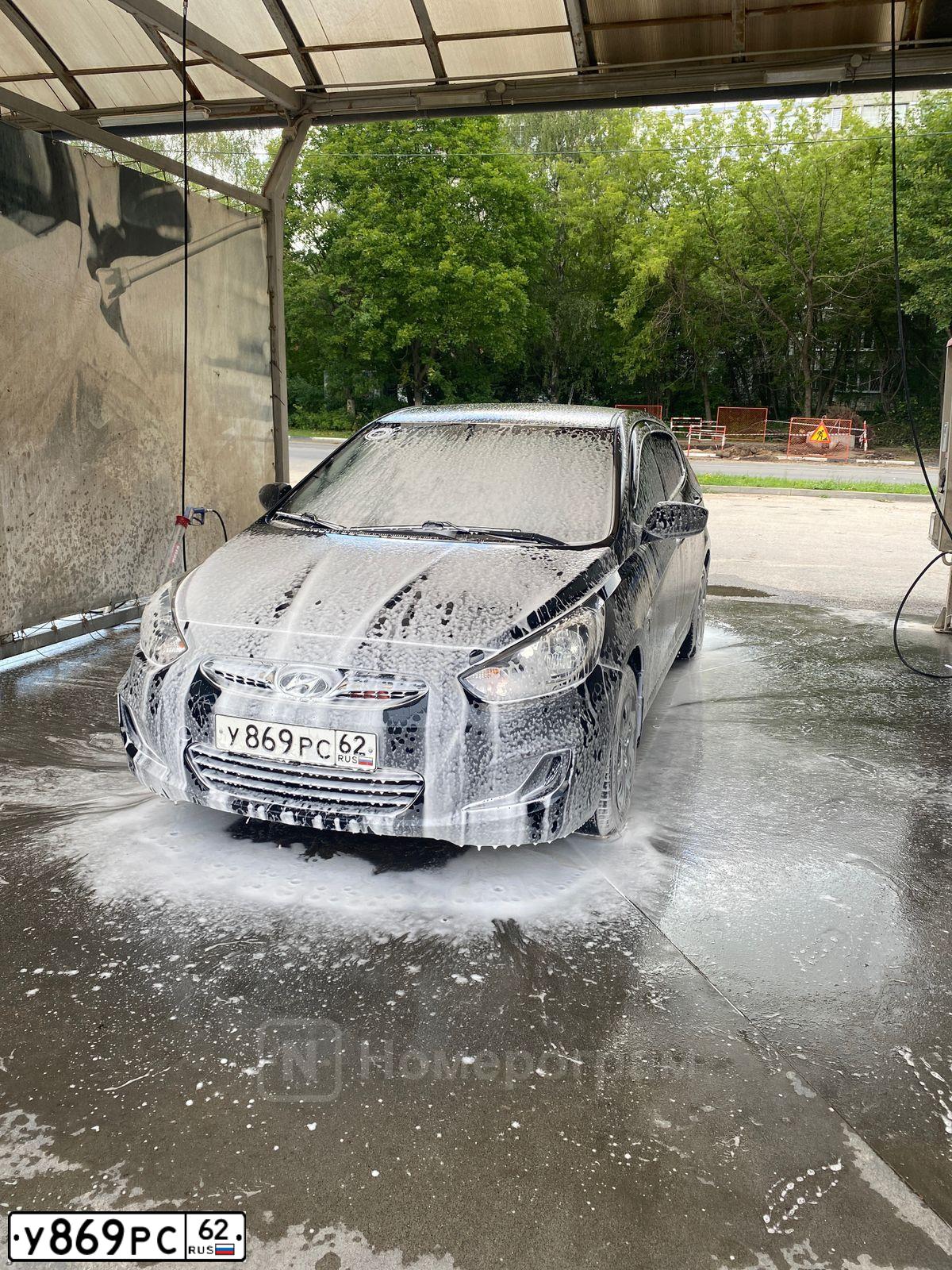 Фото автомобиля HYUNDAI SOLARIS, 2013 — госномер У869РС62. Цвет: ЧЕРНЫЙ