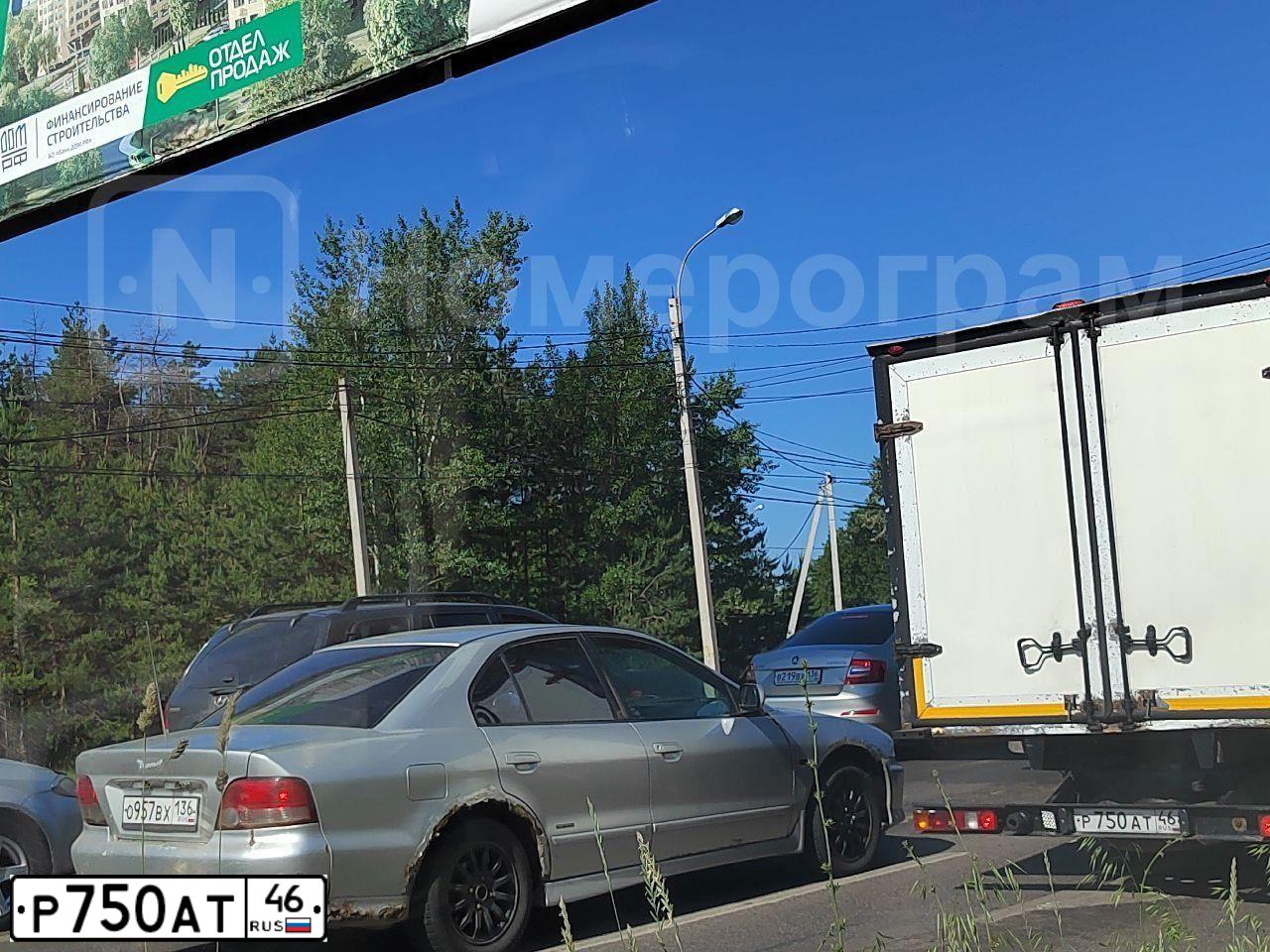Фото автомобиля GAZ EL NEXT, 2013 — госномер Р750АТ46. Цвет: ВИШНЕВЫЙ