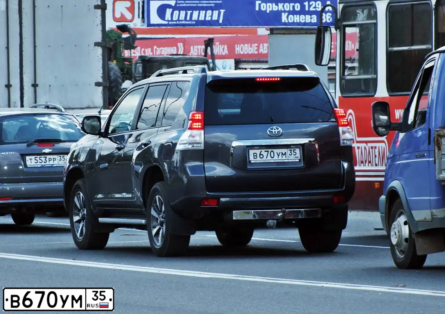 Фото автомобиля TOYOTA LANDCRUISER, 2012 — госномер В670УМ35. Цвет: СЕРЫЙ