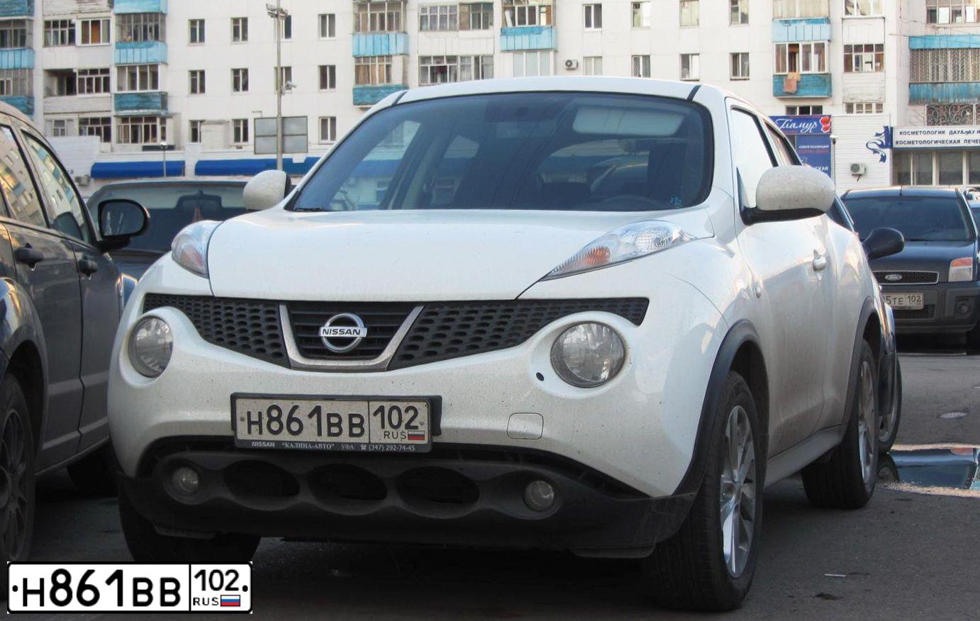 Фото автомобиля NISSAN JUKE, 2012 — госномер Х071СЕ102. Цвет: Белый