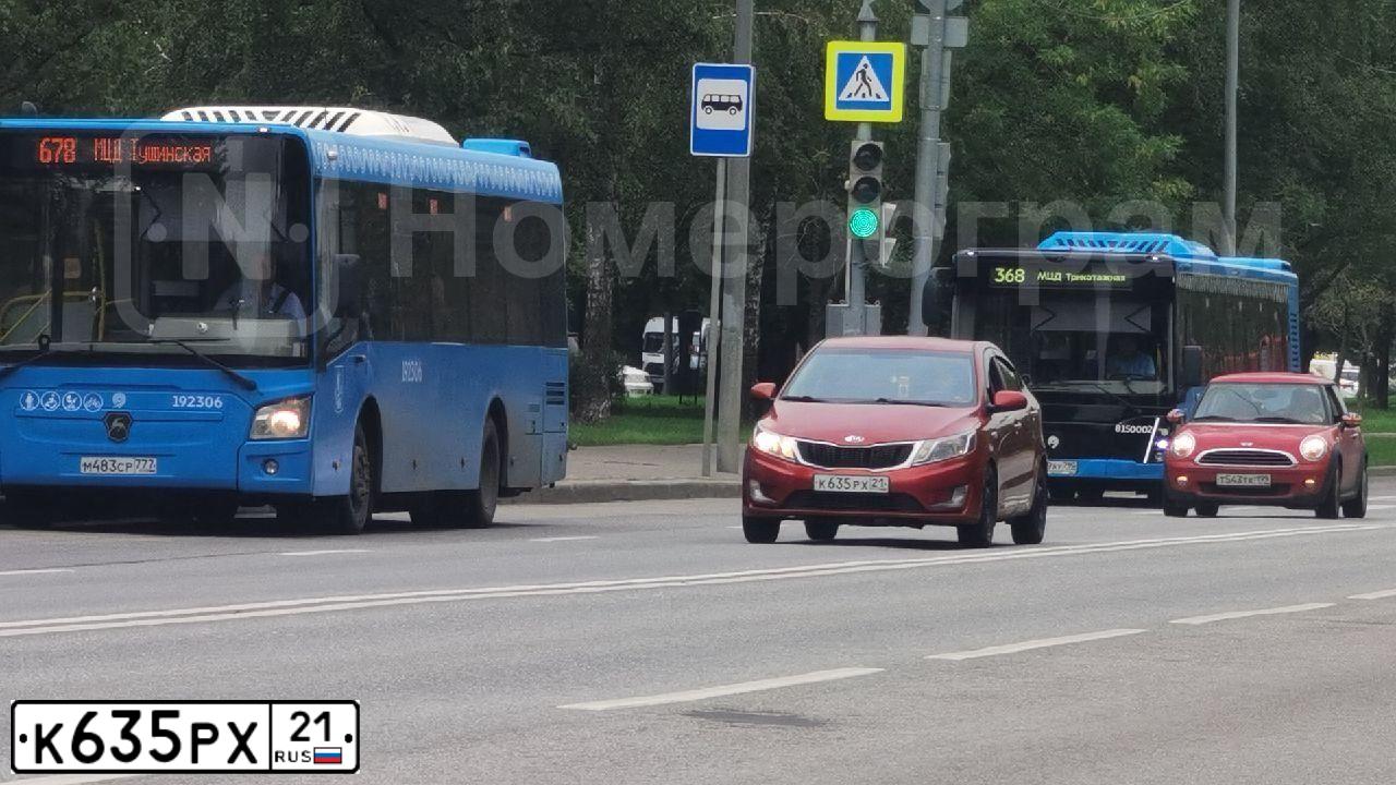 Фото автомобиля KIA RIO, 2013 — госномер К635РХ21. Цвет: КРАСНЫЙ