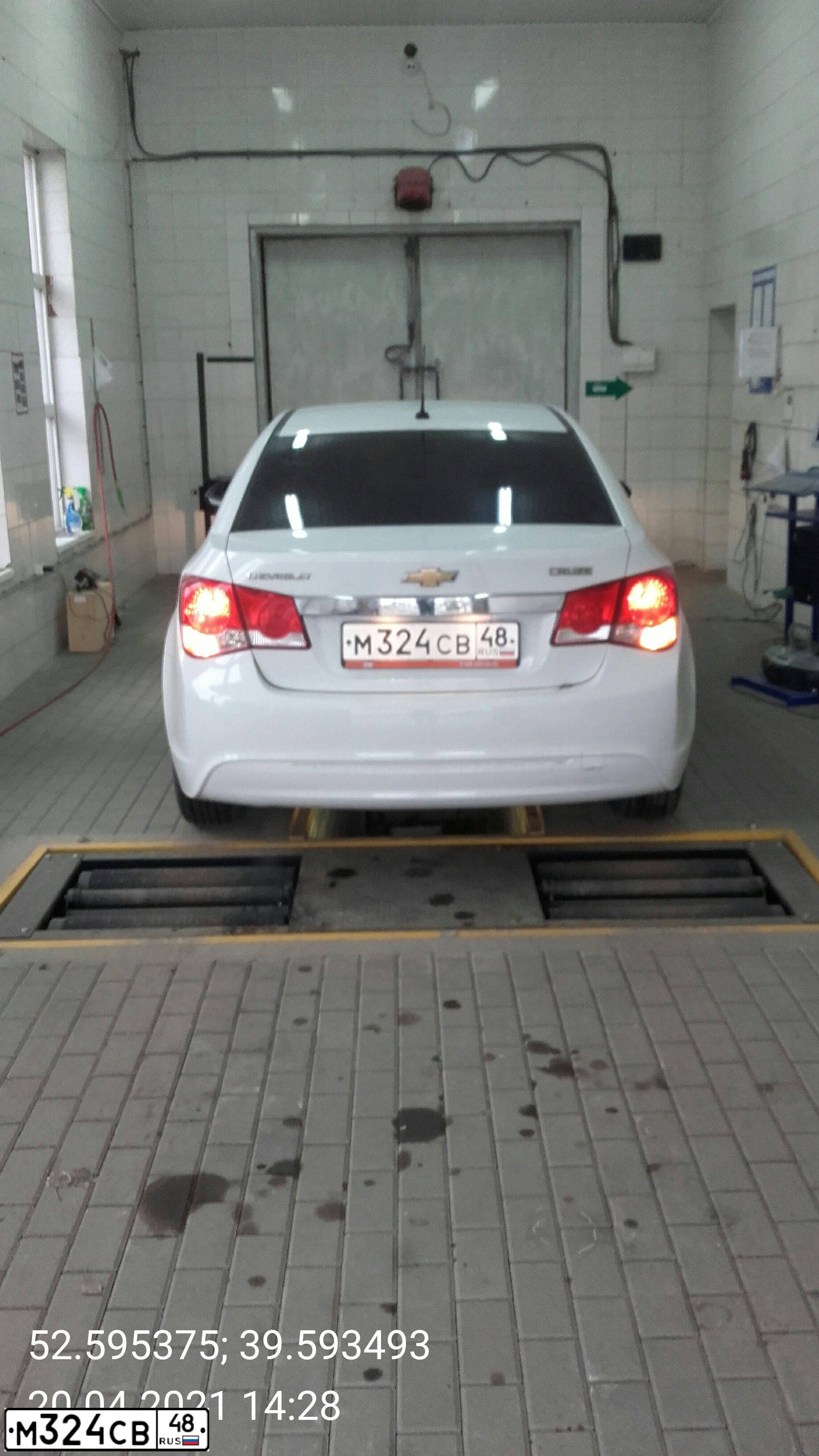 Фото автомобиля CHEVROLET CRUZE, 2013 — госномер Р723ОК48. Цвет: БЕЛЫЙ