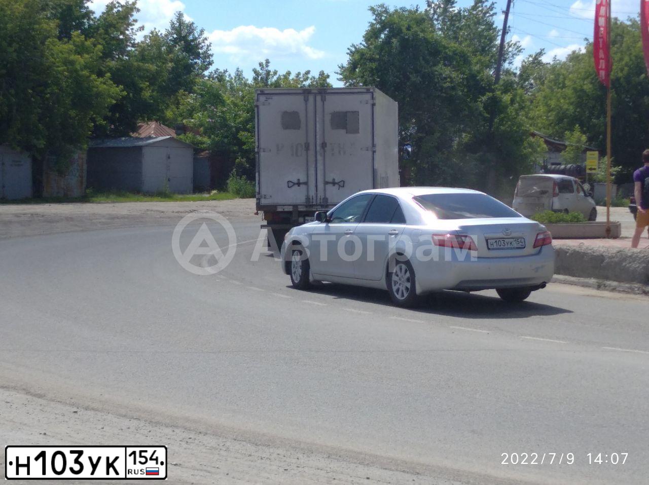 Фото автомобиля TOYOTA CAMRY, 2007 — госномер Н103УК154. Цвет: СЕРЕБРИСТЫЙ