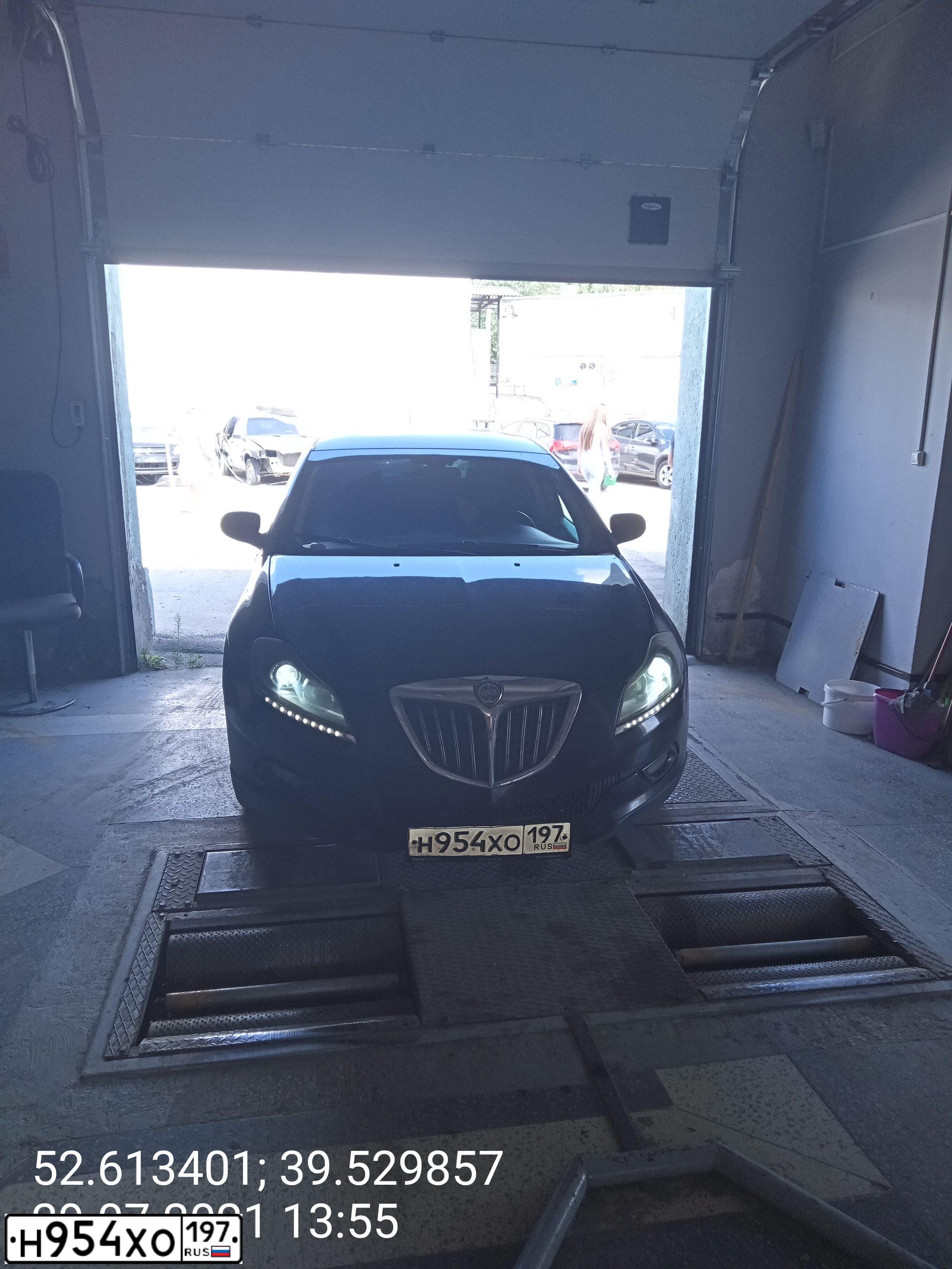 Фото автомобиля LANCIA DELTA, 2009 — госномер В765ОА77. Цвет: ЧЕРНЫЙ
