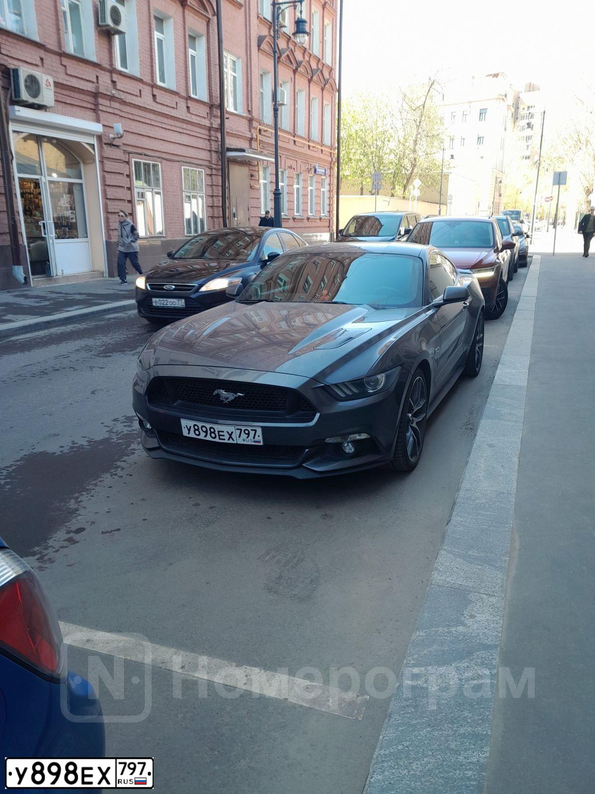 Фото автомобиля FORD MUSTANG, 2016 — госномер У898ЕХ797. Цвет: СЕРЫЙ