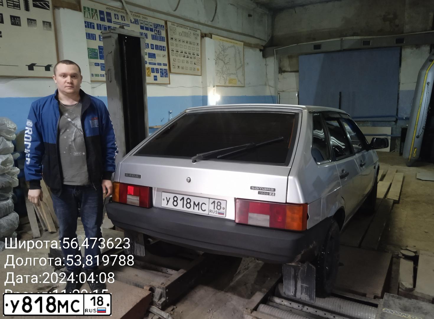 Фото автомобиля LADA 2109, 2003 — госномер Е215СУ18. Цвет: СВЕТЛО-СЕРЕБ.МЕТАЛ
