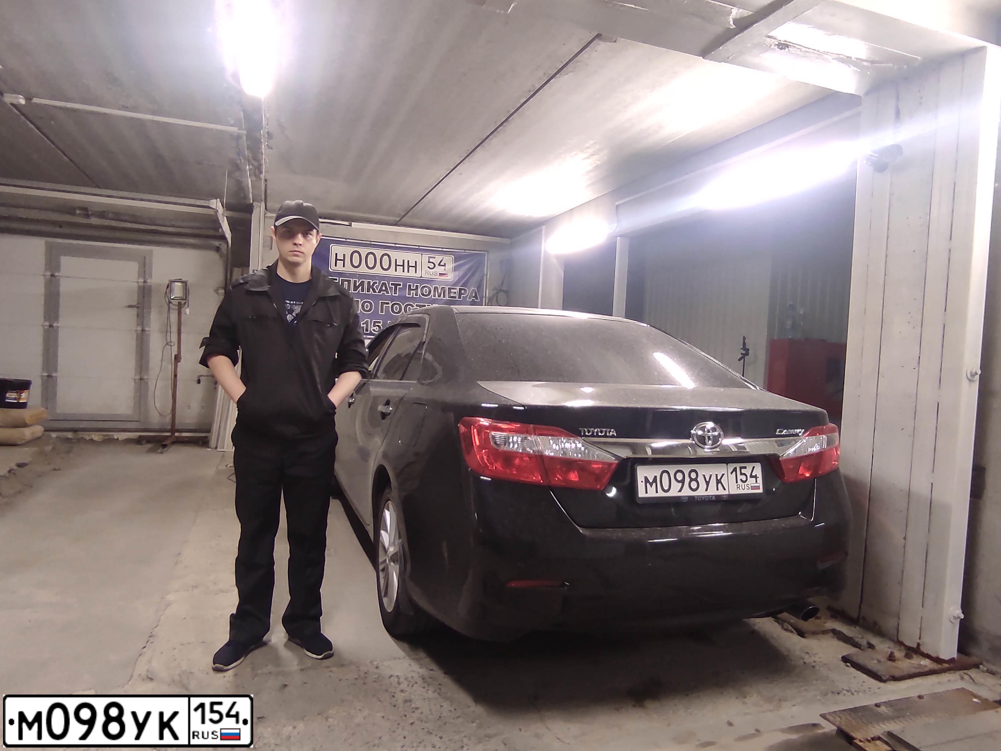 Фото автомобиля TOYOTA CAMRY, 2013 — госномер А432АА54. Цвет: ЧЕРНЫЙ МЕТАЛИК