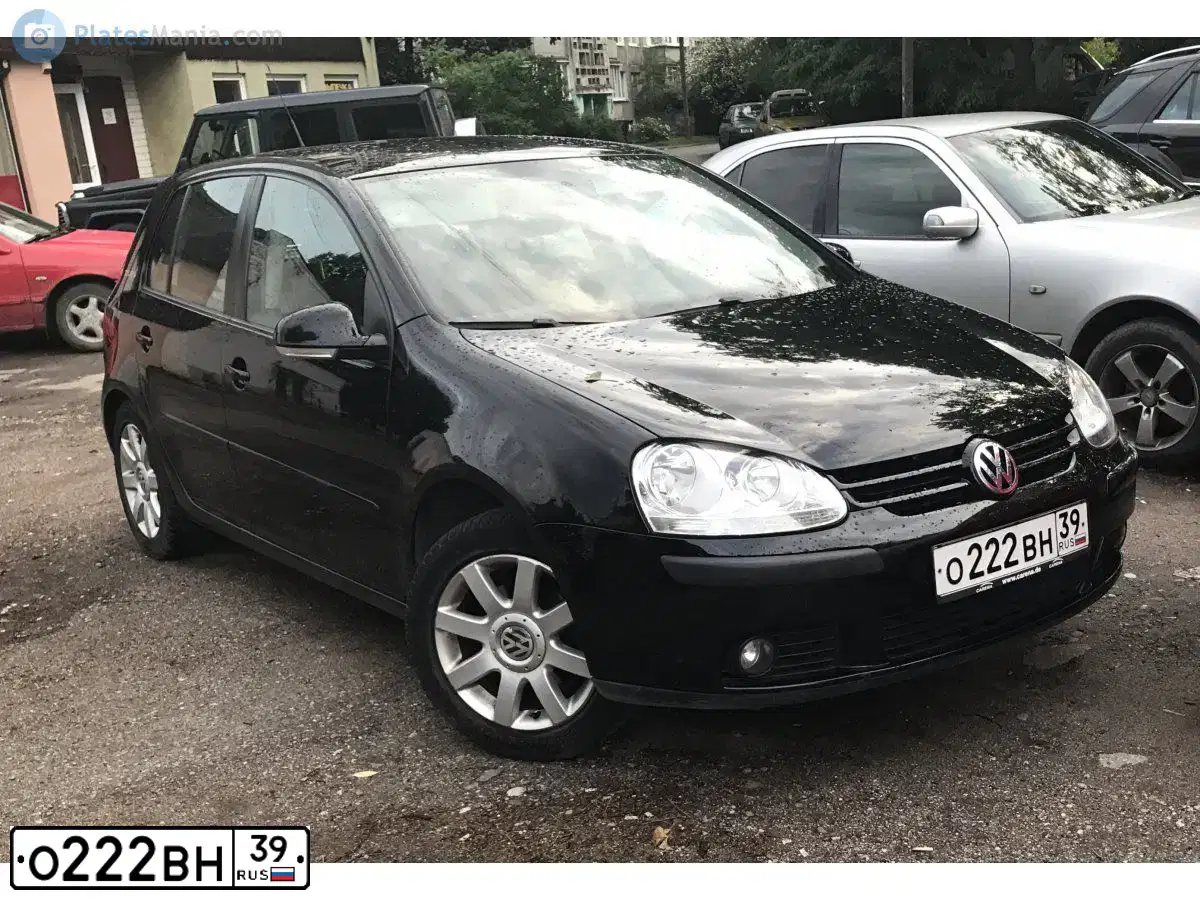 Фото автомобиля VOLKSWAGEN GOLF, 2007 — госномер О222ВН39. Цвет: ЧЕРНЫЙ