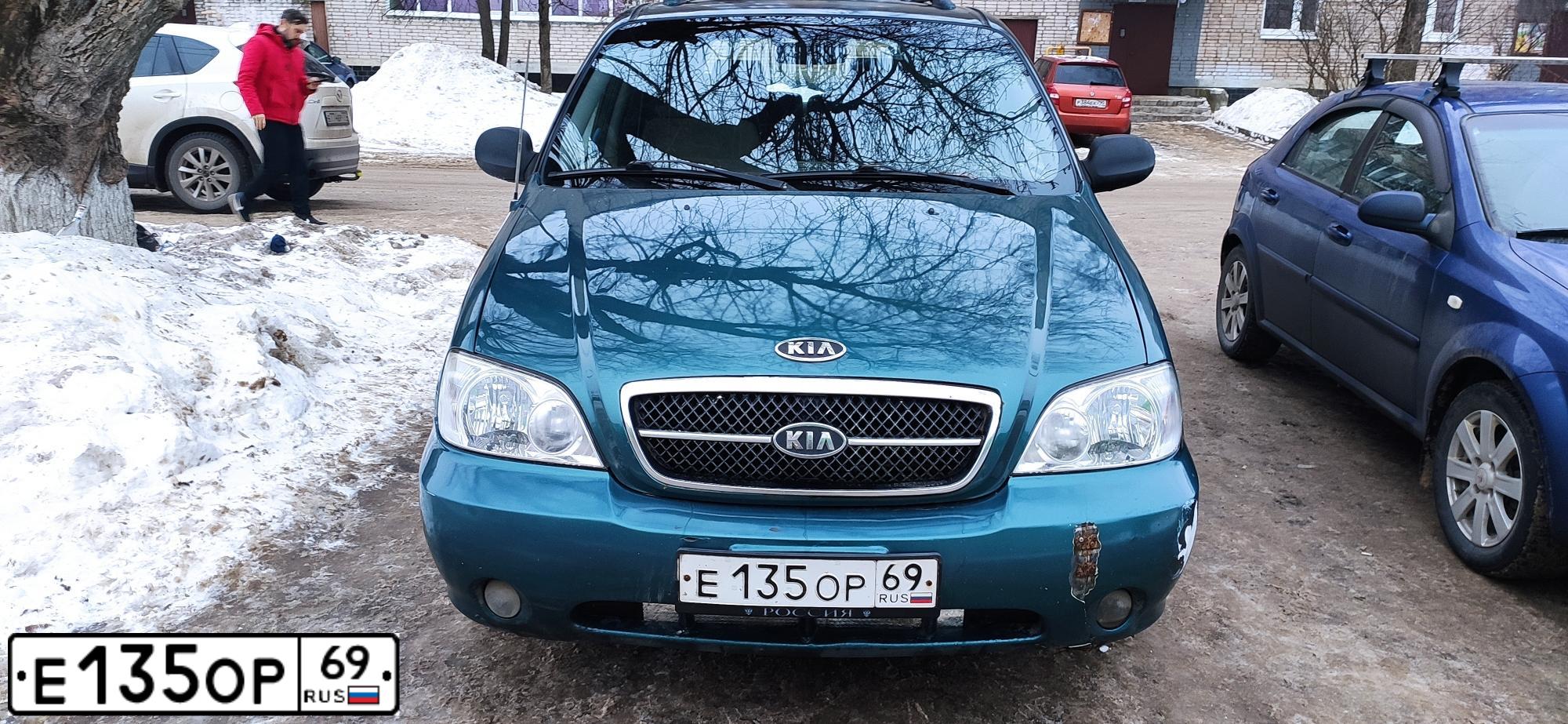 Фото автомобиля KIA CARENS, 2004 — госномер Е135ОР69. Цвет: ЗЕЛЕНЫЙ