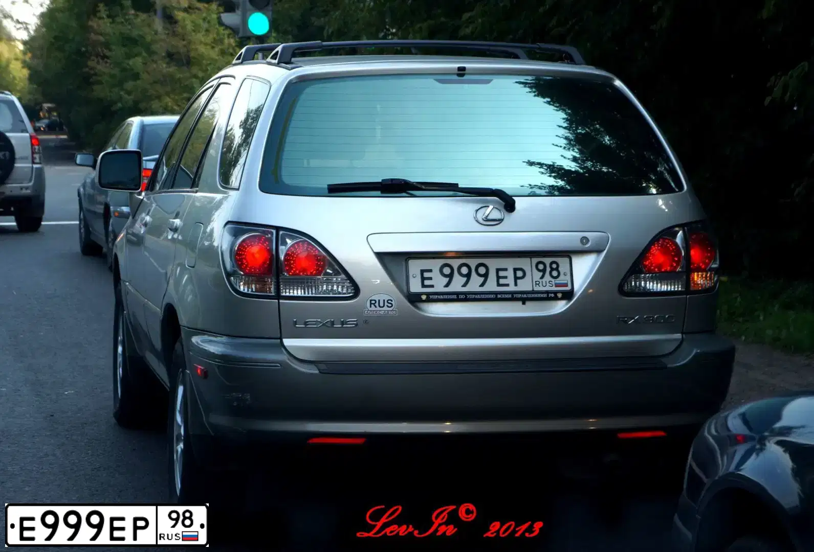 Фото автомобиля LEXUS RX, 2001 — госномер Е999ЕР98. Цвет: СЕРЕБРИСТЫЙ