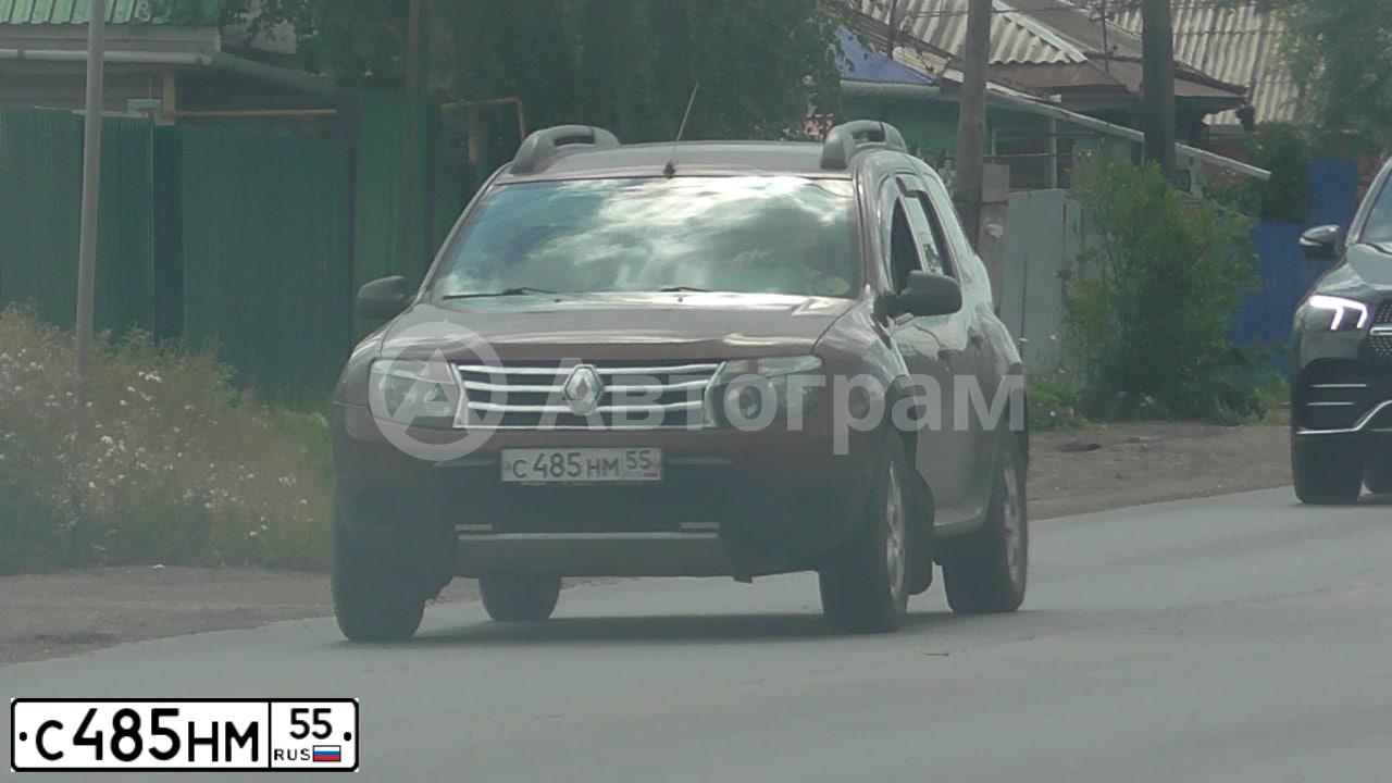 Фото автомобиля RENAULT DUSTER, 2012 — госномер С485НМ55. Цвет: Коричневый