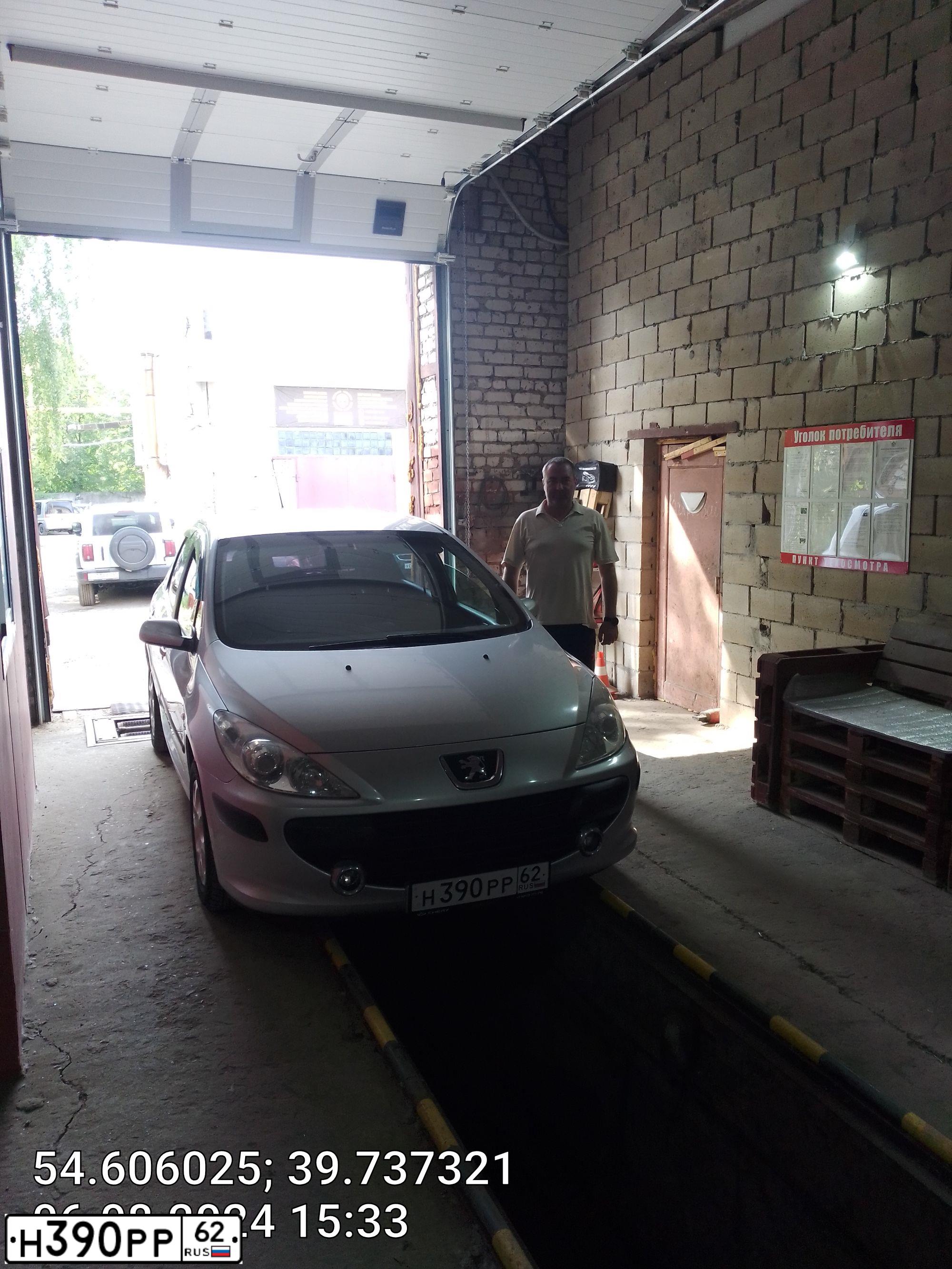 Фото автомобиля PEUGEOT 307, 2007 — госномер Н390РР62. Цвет: Серебристый