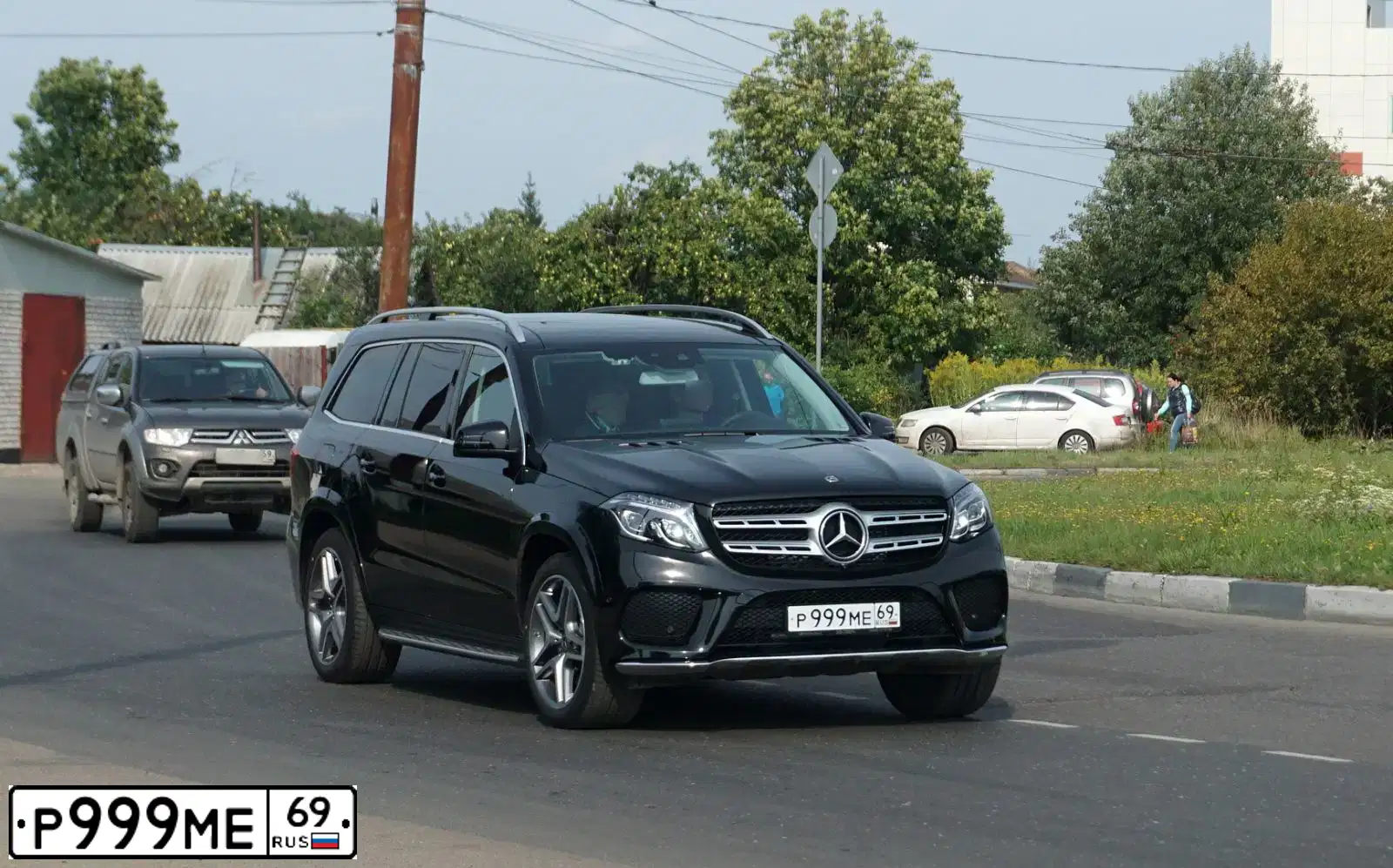 Фото автомобиля MERCEDES GL-KLASSE, 2017 — госномер Р999МЕ69. Цвет: ЧЕРНЫЙ