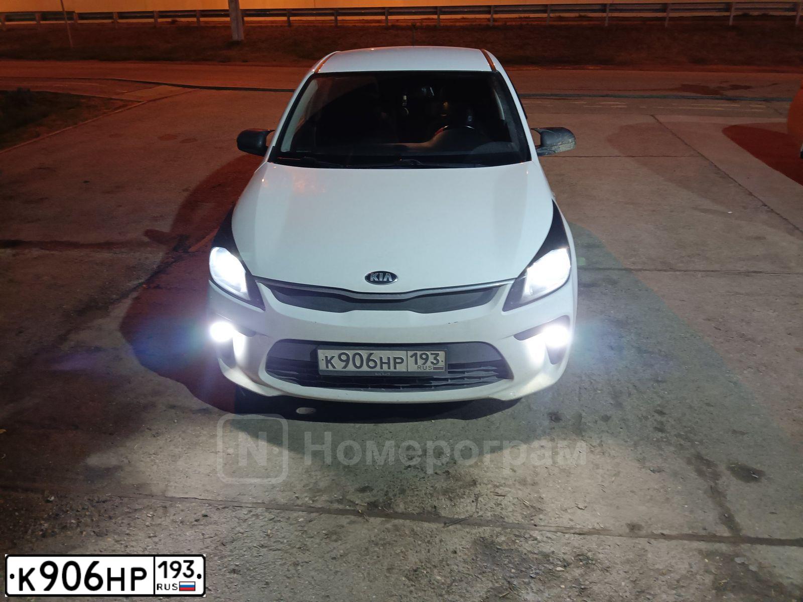 Фото автомобиля KIA RIO, 2017 — госномер К906НР193. Цвет: Белый